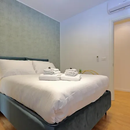 Loft Two Towers Historic Center - 2 Bedroom 2ba - Patio アパート ボローニャ