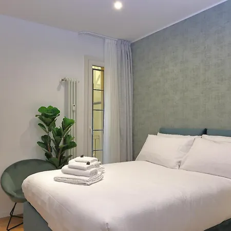 Loft Two Towers Historic Center - 2 Bedroom 2ba - Patio *
