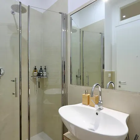 Loft Two Towers Historic Center - 2 Bedroom 2ba - Patio *