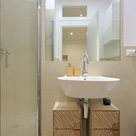 Loft Two Towers Historic Center - 2 Bedroom 2ba - Patio Болонья