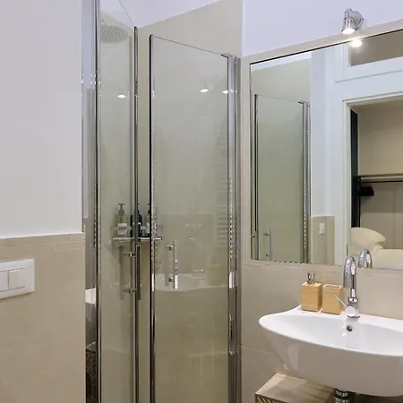 Loft Two Towers Historic Center - 2 Bedroom 2ba - Patio