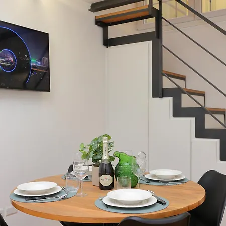 Апартаменты Loft Two Towers Historic Center - 2 Bedroom 2ba - Patio *