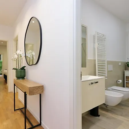Loft Two Towers Historic Center - 2 Bedroom 2ba - Patio *