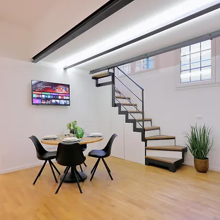 Loft Two Towers Historic Center - 2 Bedroom 2ba - Patio アパート ボローニャ