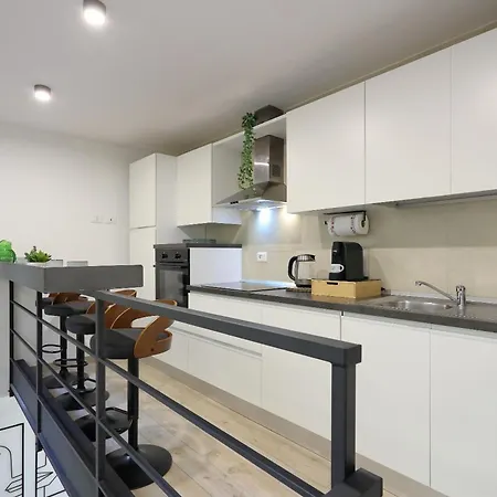 Loft Two Towers Historic Center - 2 Bedroom 2ba - Patio * ボローニャ