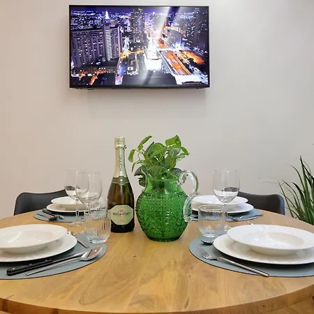 Loft Two Towers Historic Center - 2 Bedroom 2ba - Patio Апартаменты