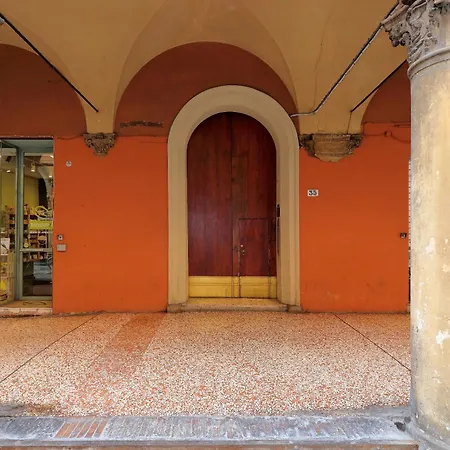 アパート Loft Two Towers Historic Center - 2 Bedroom 2ba - Patio ボローニャ